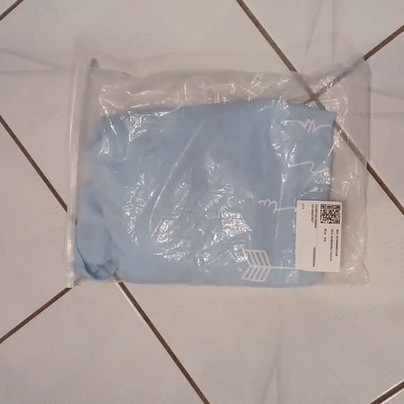 4/$60 New Baby Blue Long Sleeve Graphic Tee - Size XXL (US16) - Picture 8 of 8